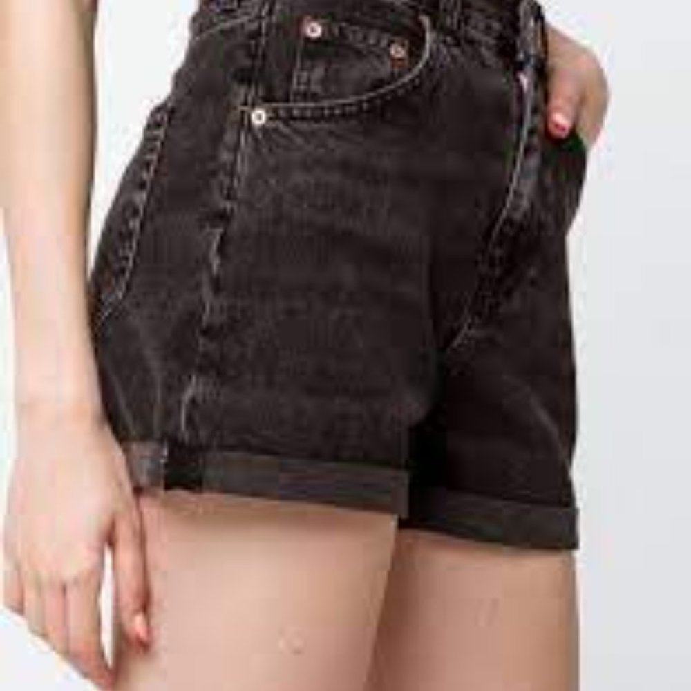 BDG Urban Outfitters Mom Black Wash Denim Rolled Hem Shorts size 29